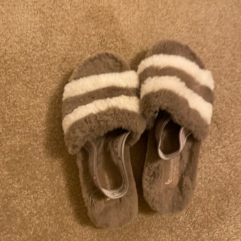 Kookaburra slippers, like new